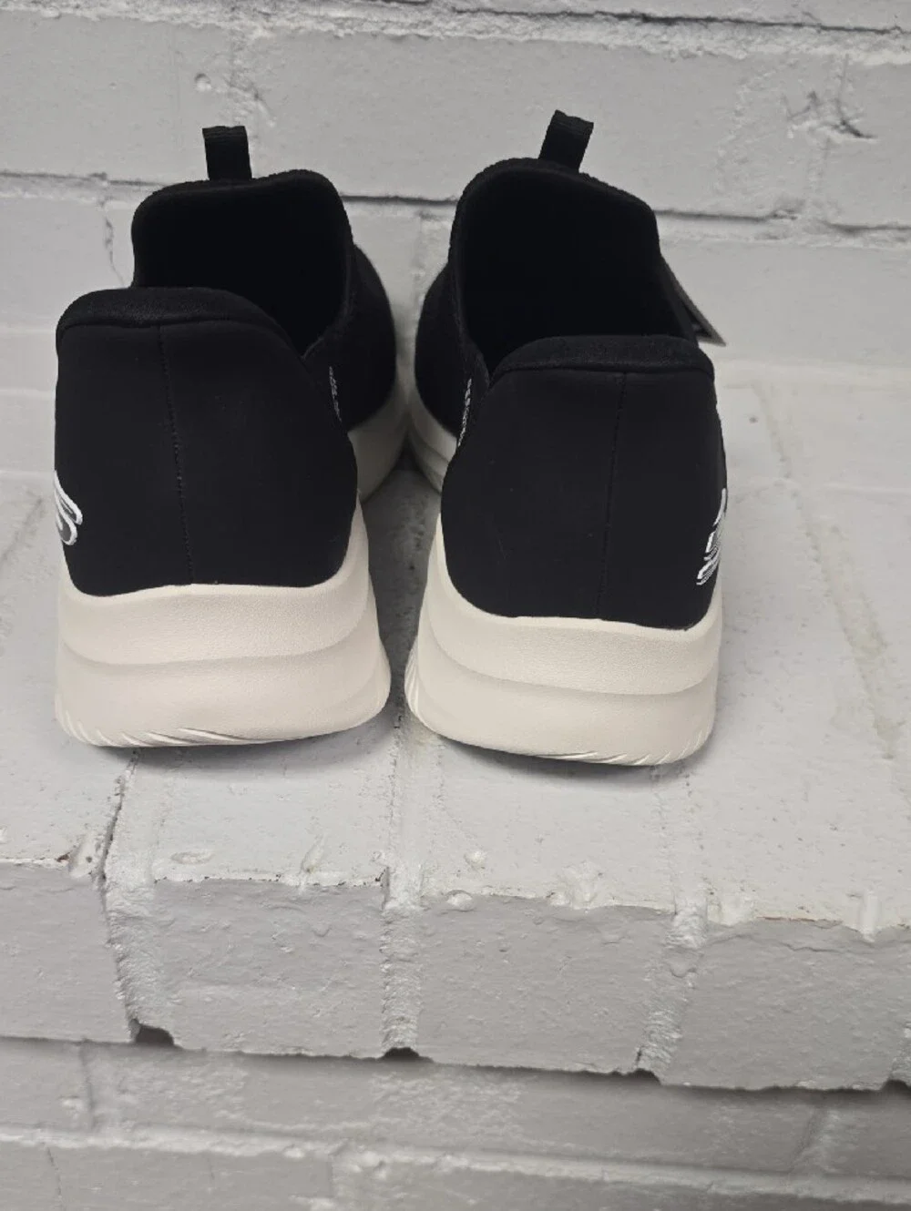 Skechers Mens Black Knit Slip-On Sneakers with White Sole.  Size 13. NWT.